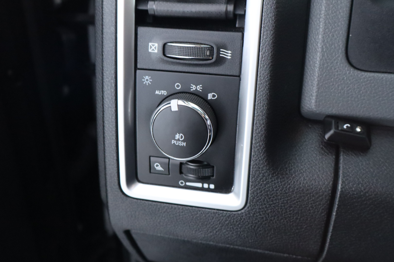 RAM 1500 2WD Crew Cab 140.5" Lone Star 2016