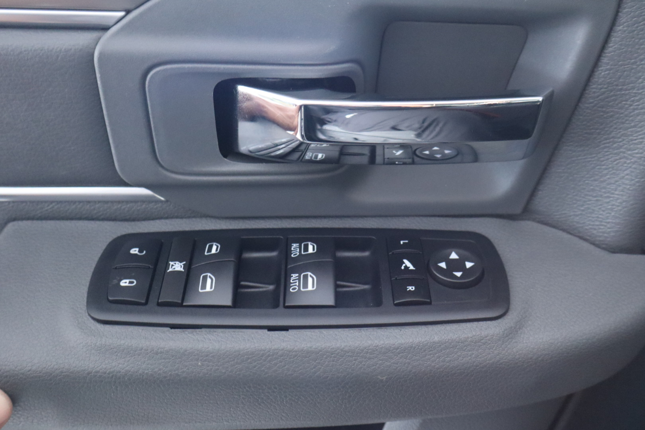 RAM 1500 2WD Crew Cab 140.5" Lone Star 2016