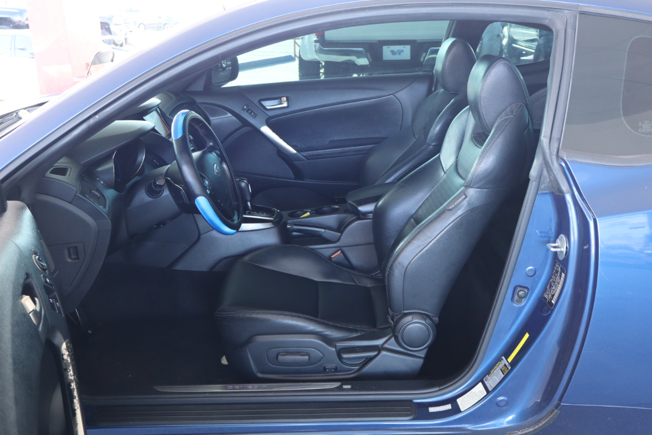 Hyundai Genesis Coupe 2dr 3.8L Auto Ultimate w/Black Seats 2015