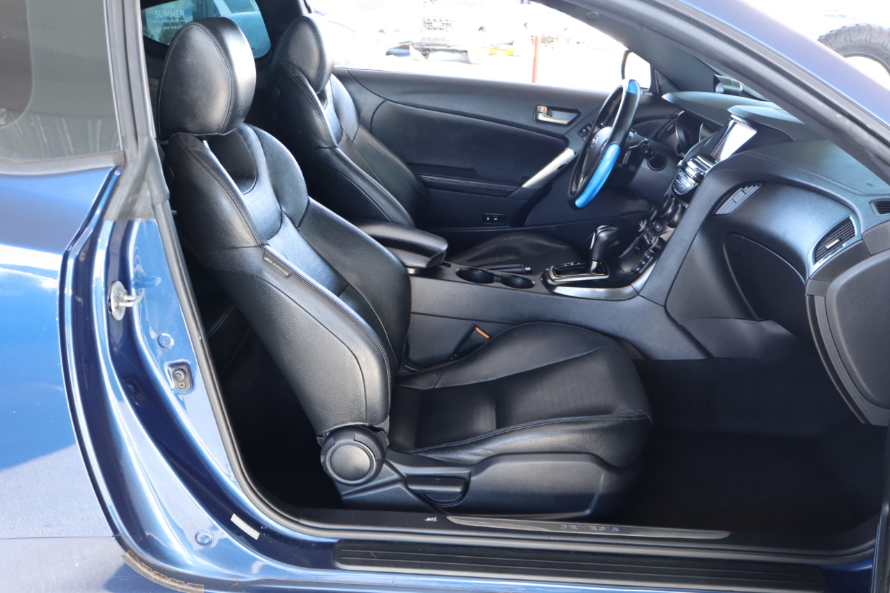 Hyundai Genesis Coupe 2dr 3.8L Auto Ultimate w/Black Seats 2015