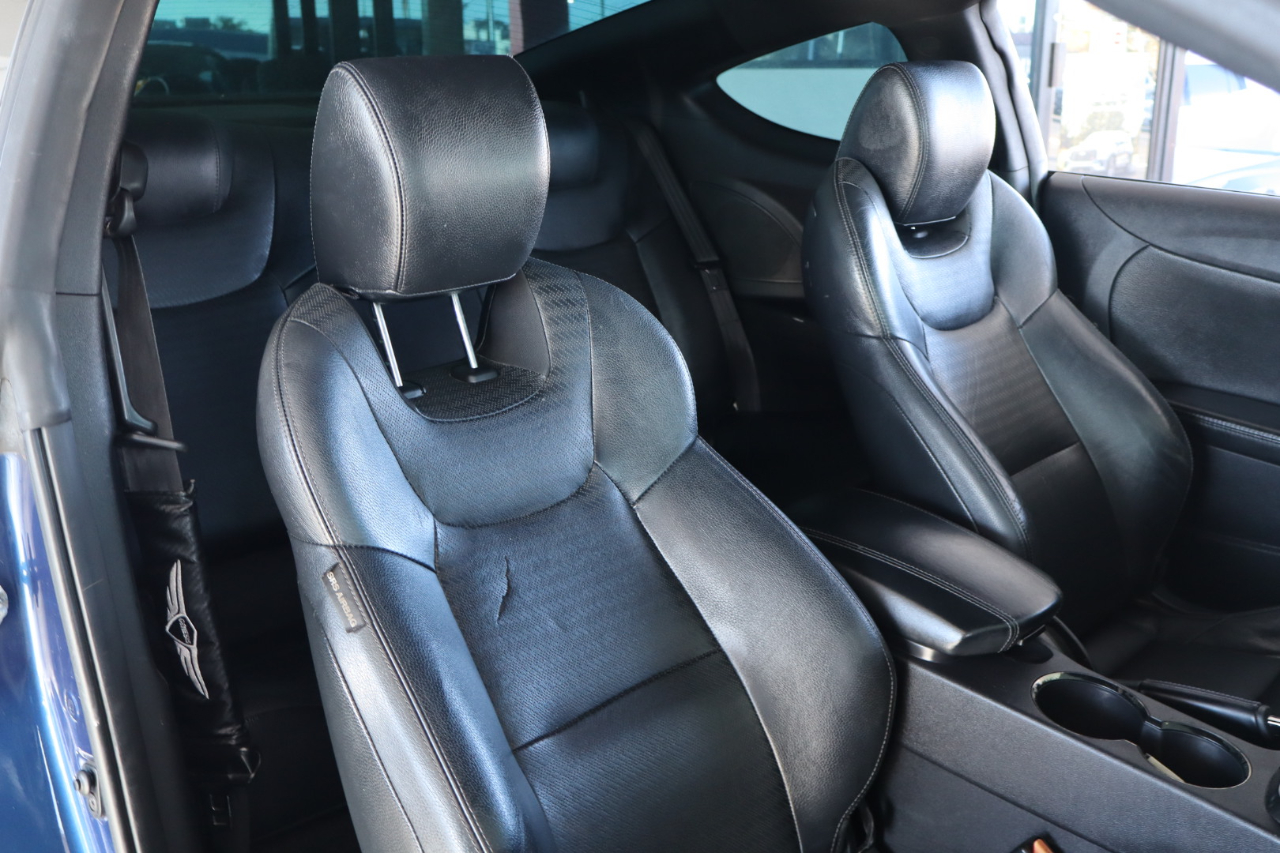 Hyundai Genesis Coupe 2dr 3.8L Auto Ultimate w/Black Seats 2015