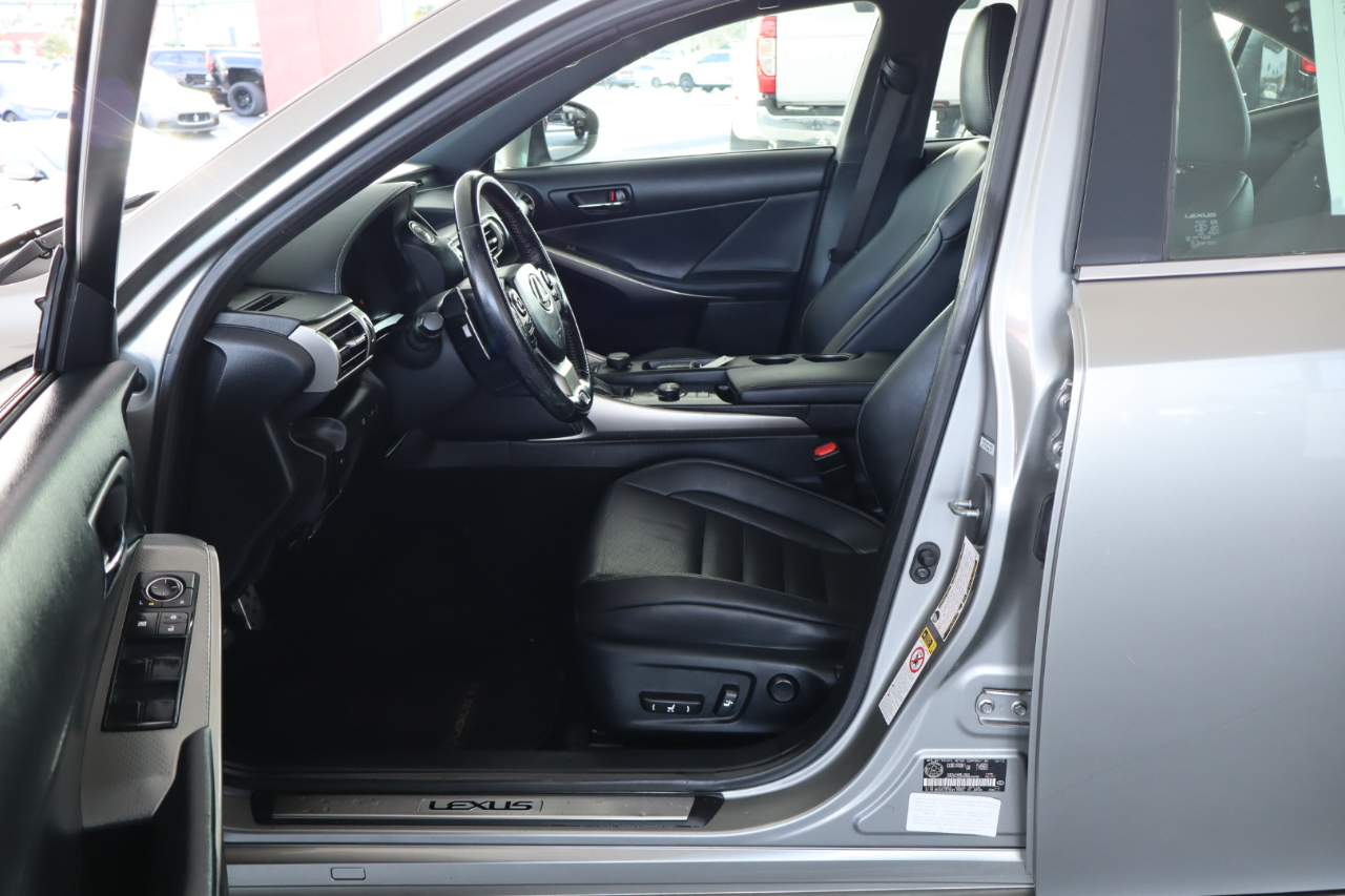 Lexus IS 300 4dr Sdn AWD 2016
