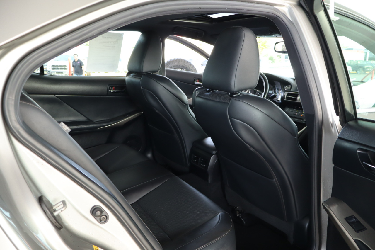 Lexus IS 300 4dr Sdn AWD 2016