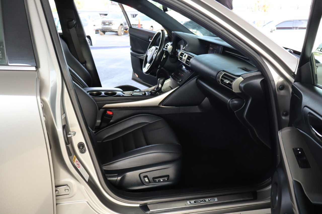 Lexus IS 300 4dr Sdn AWD 2016