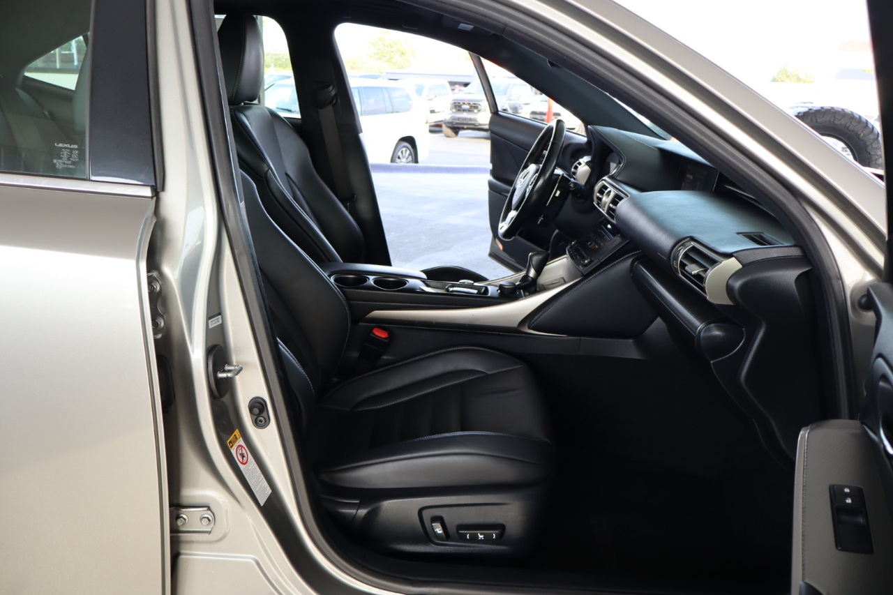 Lexus IS 300 4dr Sdn AWD 2016