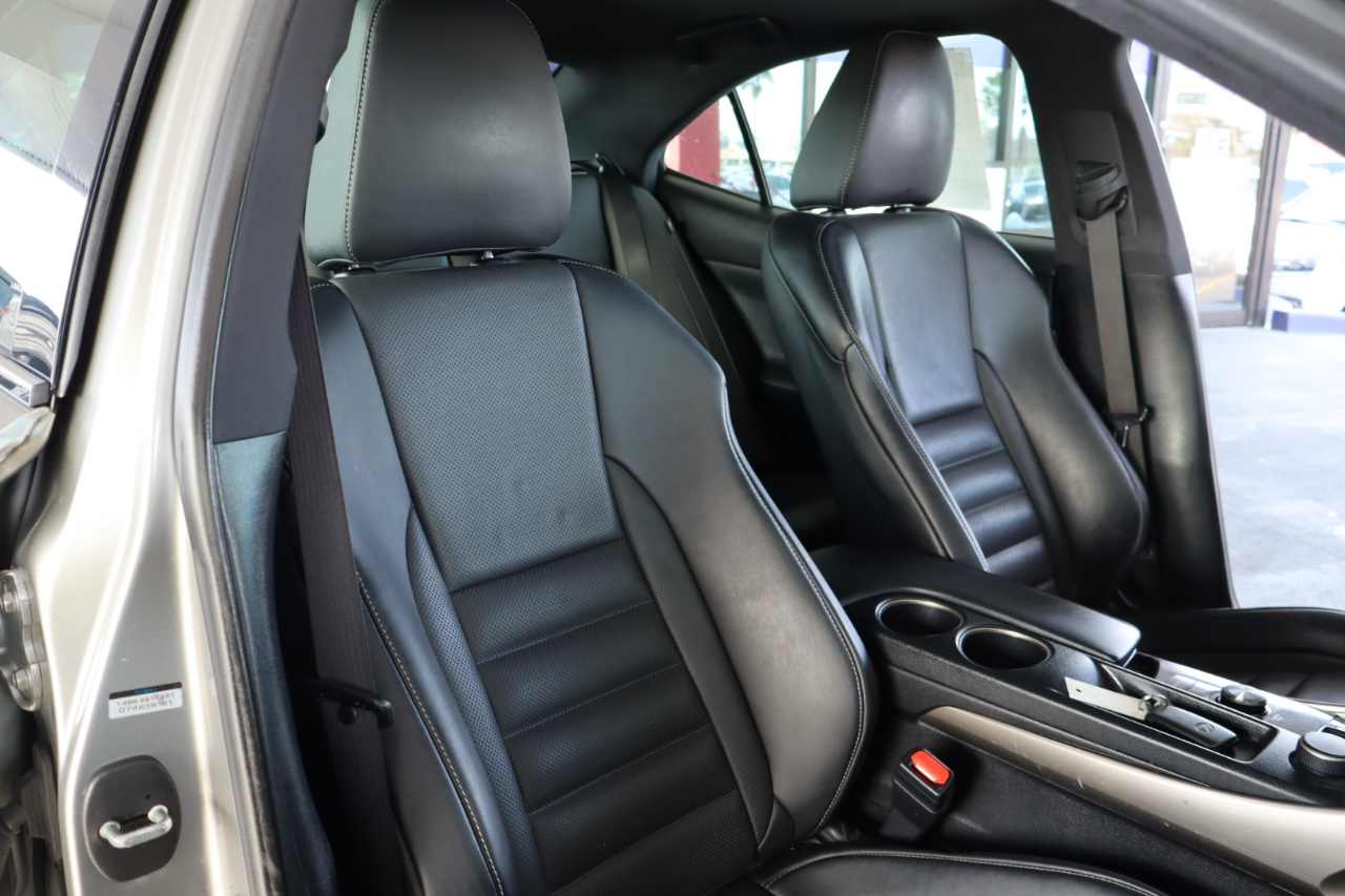 Lexus IS 300 4dr Sdn AWD 2016