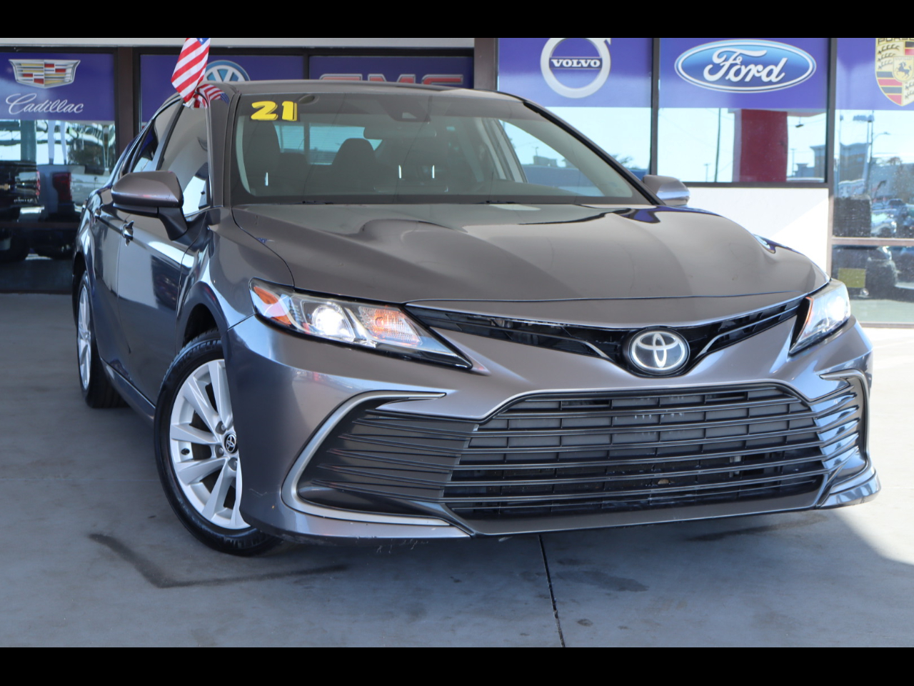 Toyota Camry LE Auto (Natl) 2021