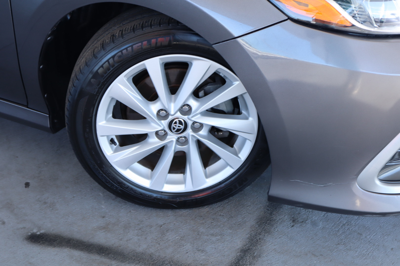 Toyota Camry LE Auto (Natl) 2021