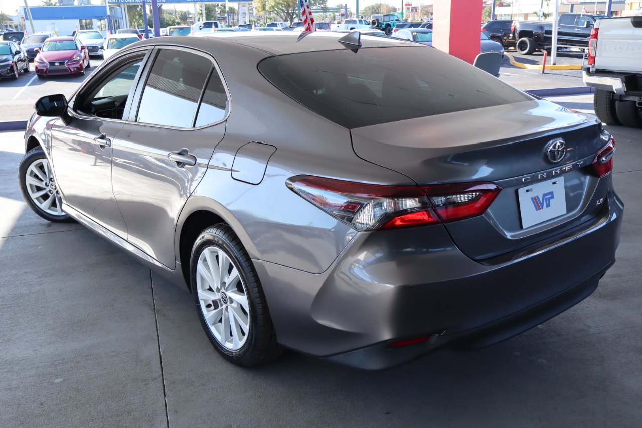 Toyota Camry LE Auto (Natl) 2021