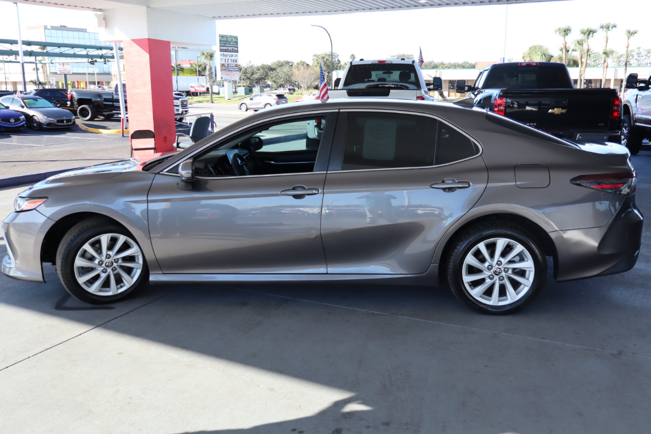 Toyota Camry LE Auto (Natl) 2021