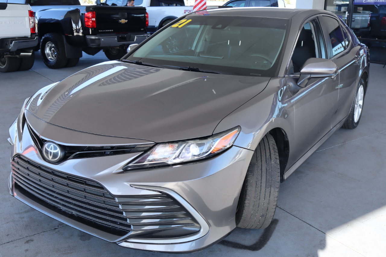 Toyota Camry LE Auto (Natl) 2021