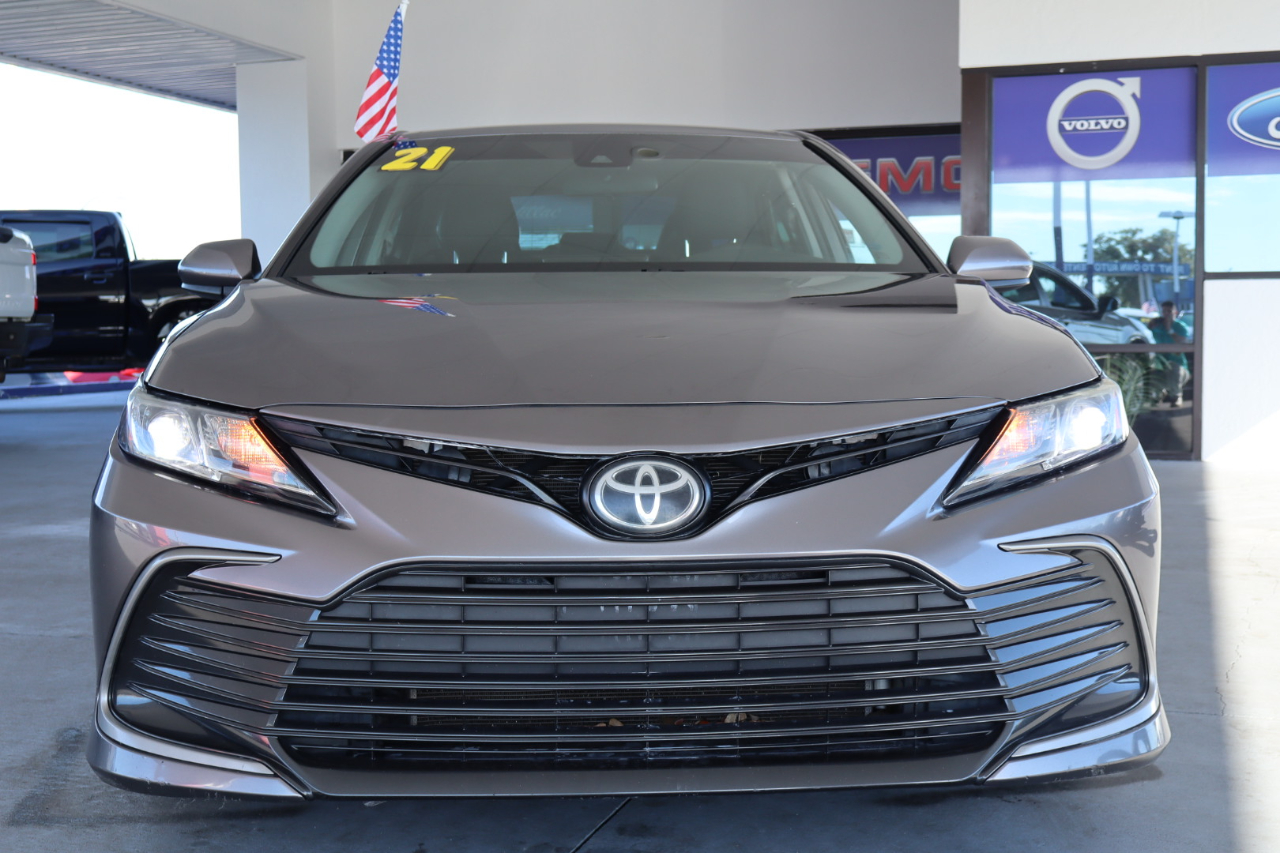 Toyota Camry LE Auto (Natl) 2021
