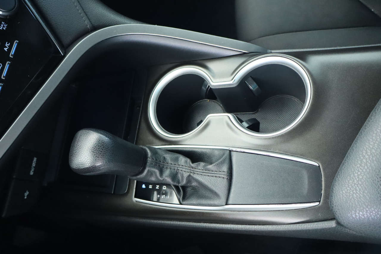 Toyota Camry LE Auto (Natl) 2021