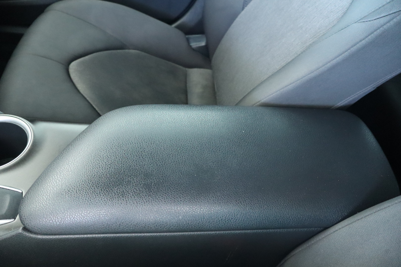 Toyota Camry LE Auto (Natl) 2021