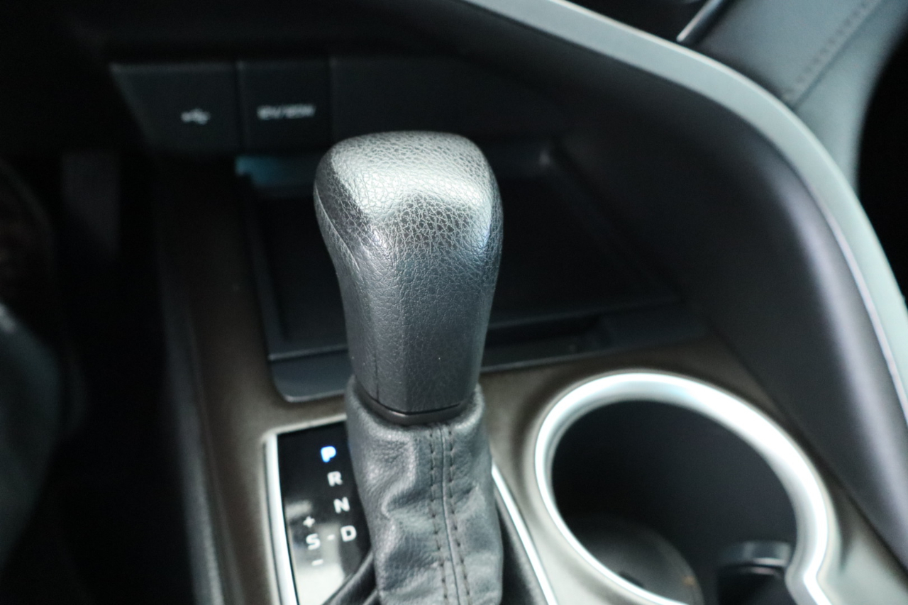 Toyota Camry LE Auto (Natl) 2021