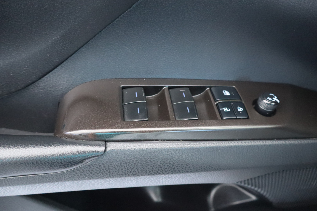 Toyota Camry LE Auto (Natl) 2021