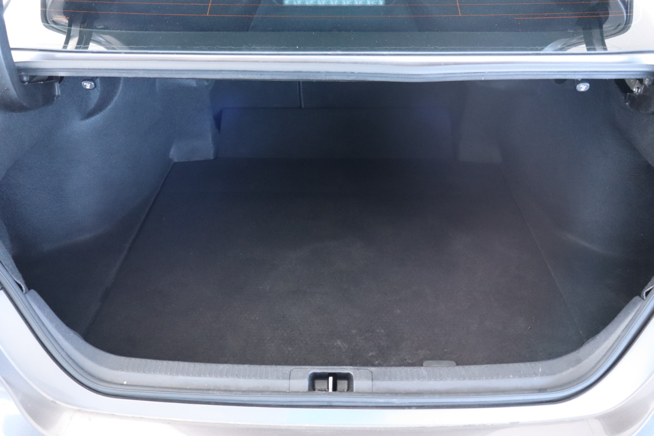 Toyota Camry LE Auto (Natl) 2021