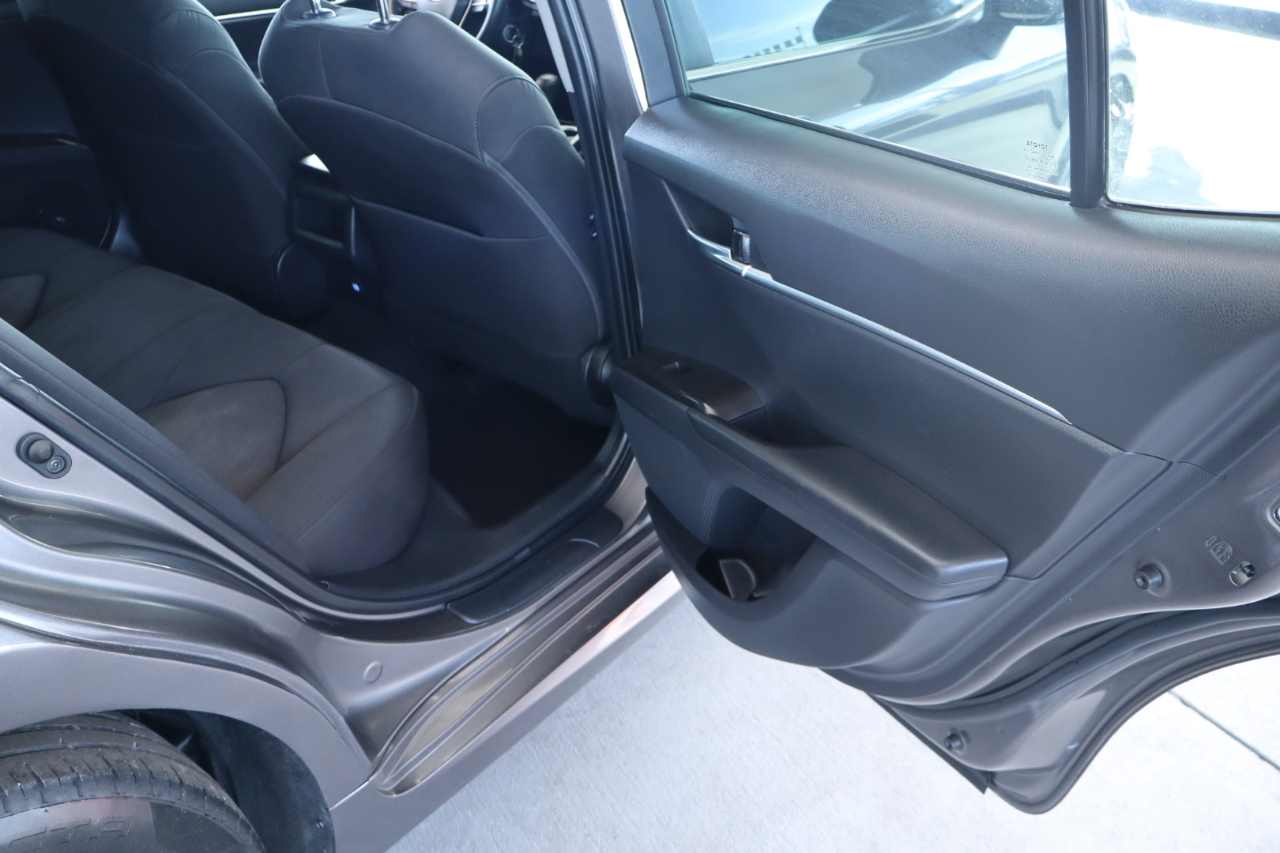 Toyota Camry LE Auto (Natl) 2021