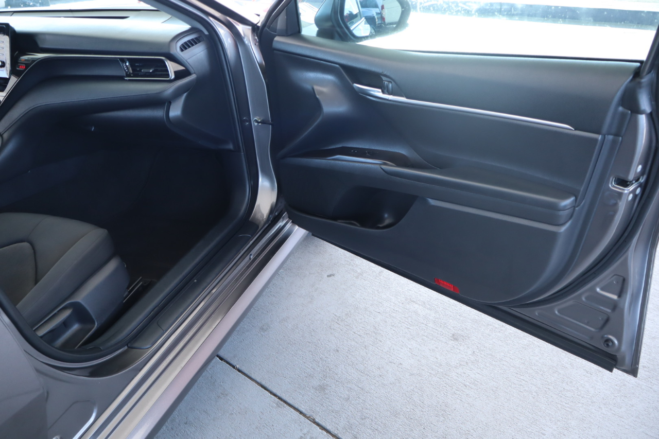 Toyota Camry LE Auto (Natl) 2021