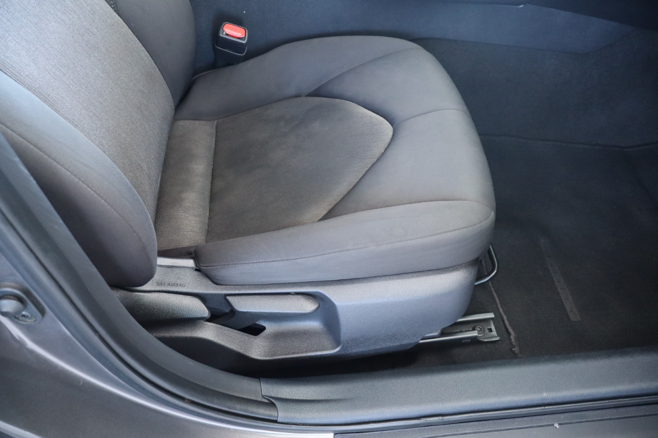 Toyota Camry LE Auto (Natl) 2021