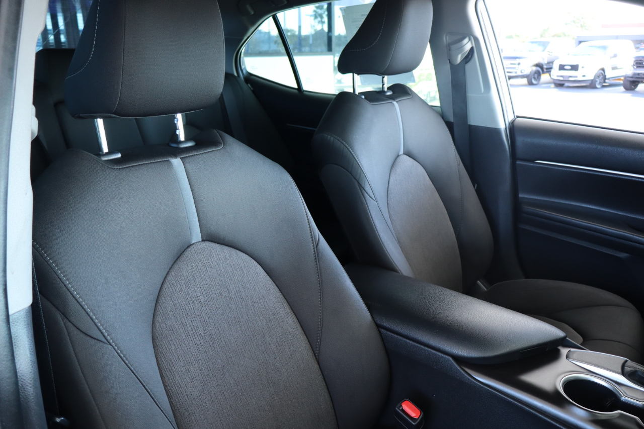 Toyota Camry LE Auto (Natl) 2021