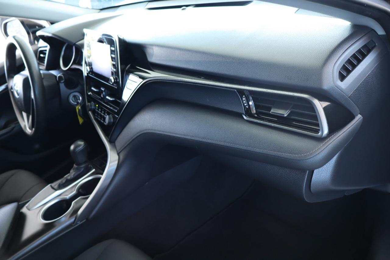 Toyota Camry LE Auto (Natl) 2021