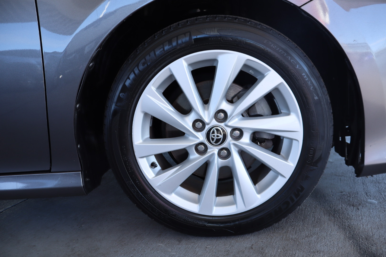 Toyota Camry LE Auto (Natl) 2021
