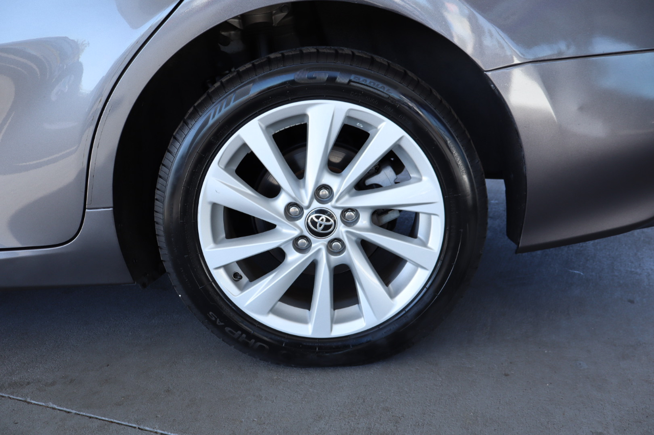 Toyota Camry LE Auto (Natl) 2021