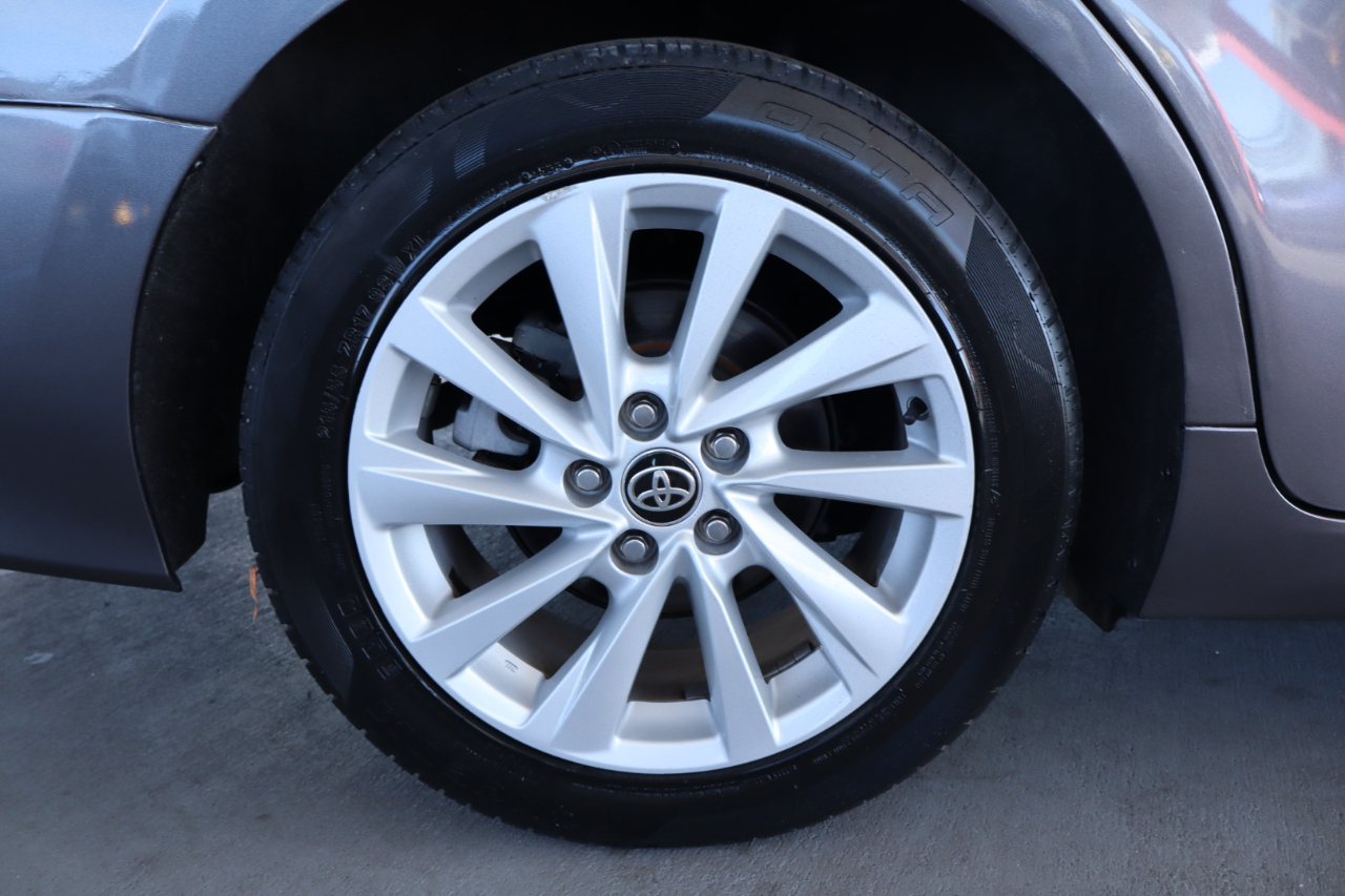 Toyota Camry LE Auto (Natl) 2021