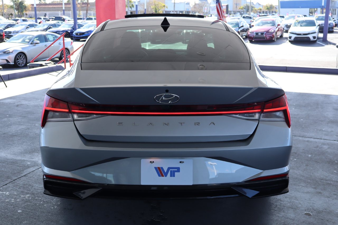 Hyundai Elantra SEL IVT *Ltd Avail* 2021