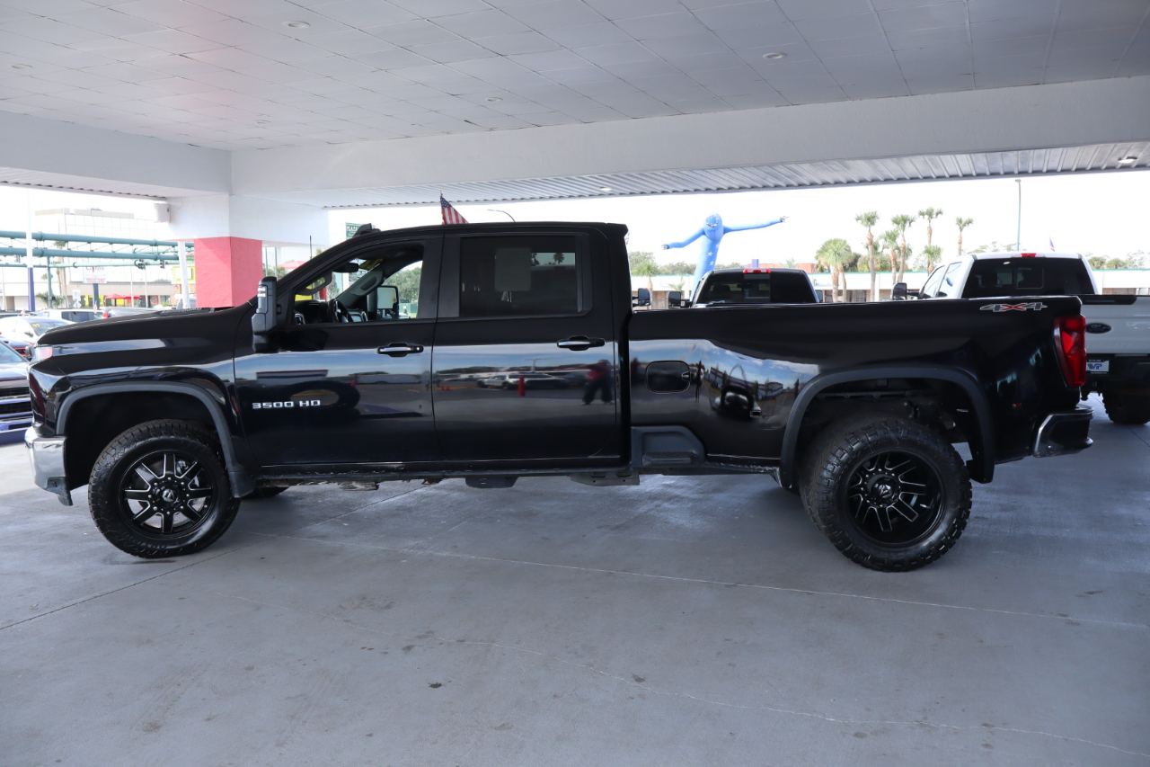 Chevrolet Silverado 3500HD 4WD Crew Cab 172" LT 2022
