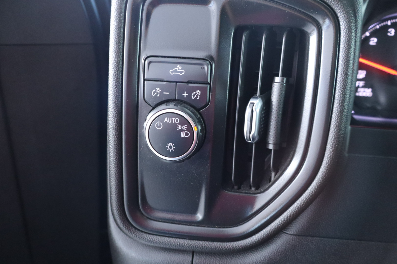 Chevrolet Silverado 1500 2WD Crew Cab 147" Custom 2022