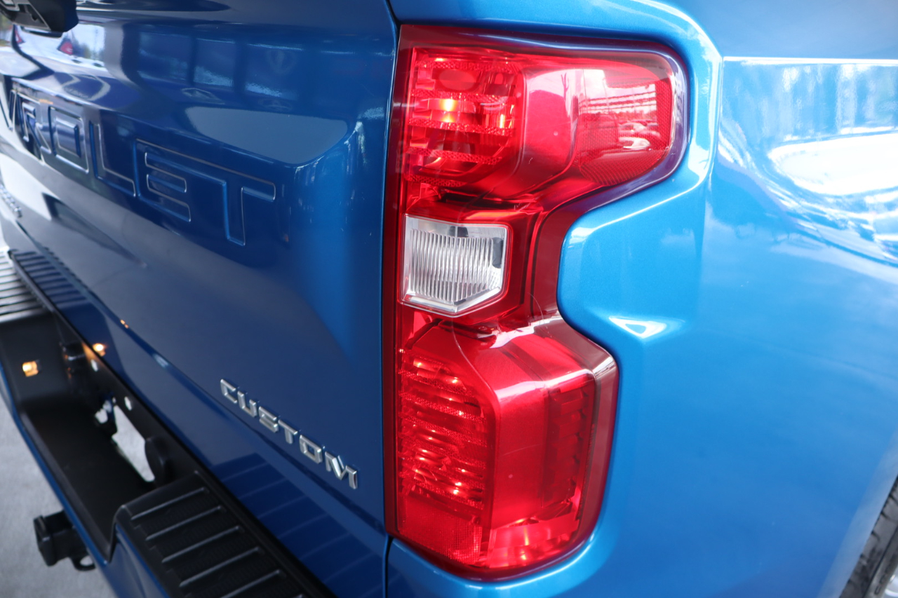 Chevrolet Silverado 1500 2WD Crew Cab 147" Custom 2022