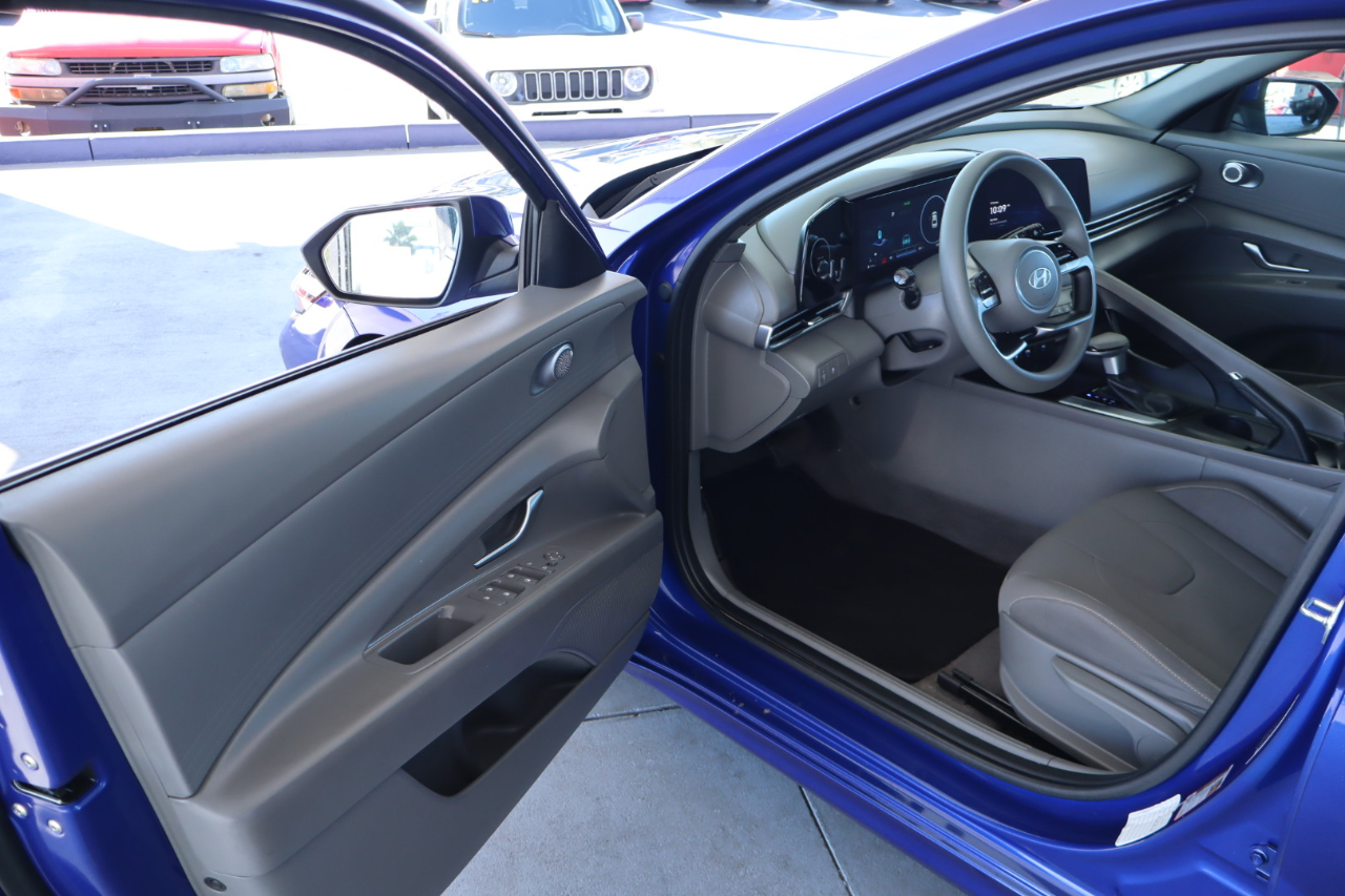 Hyundai Elantra SEL IVT 2024