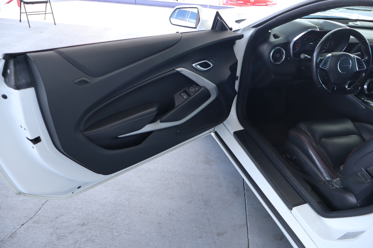 Chevrolet Camaro 2dr Cpe 1LT 2018