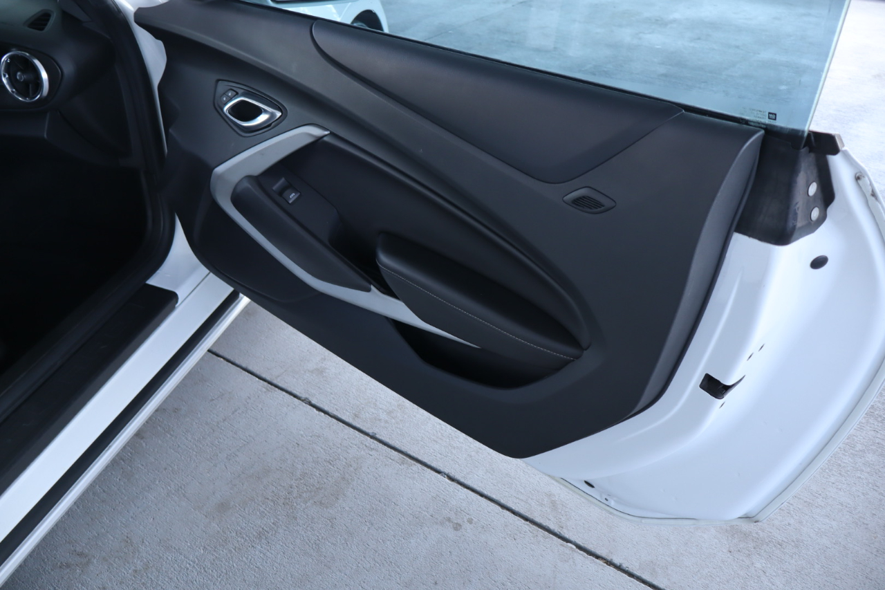 Chevrolet Camaro 2dr Cpe 1LT 2018