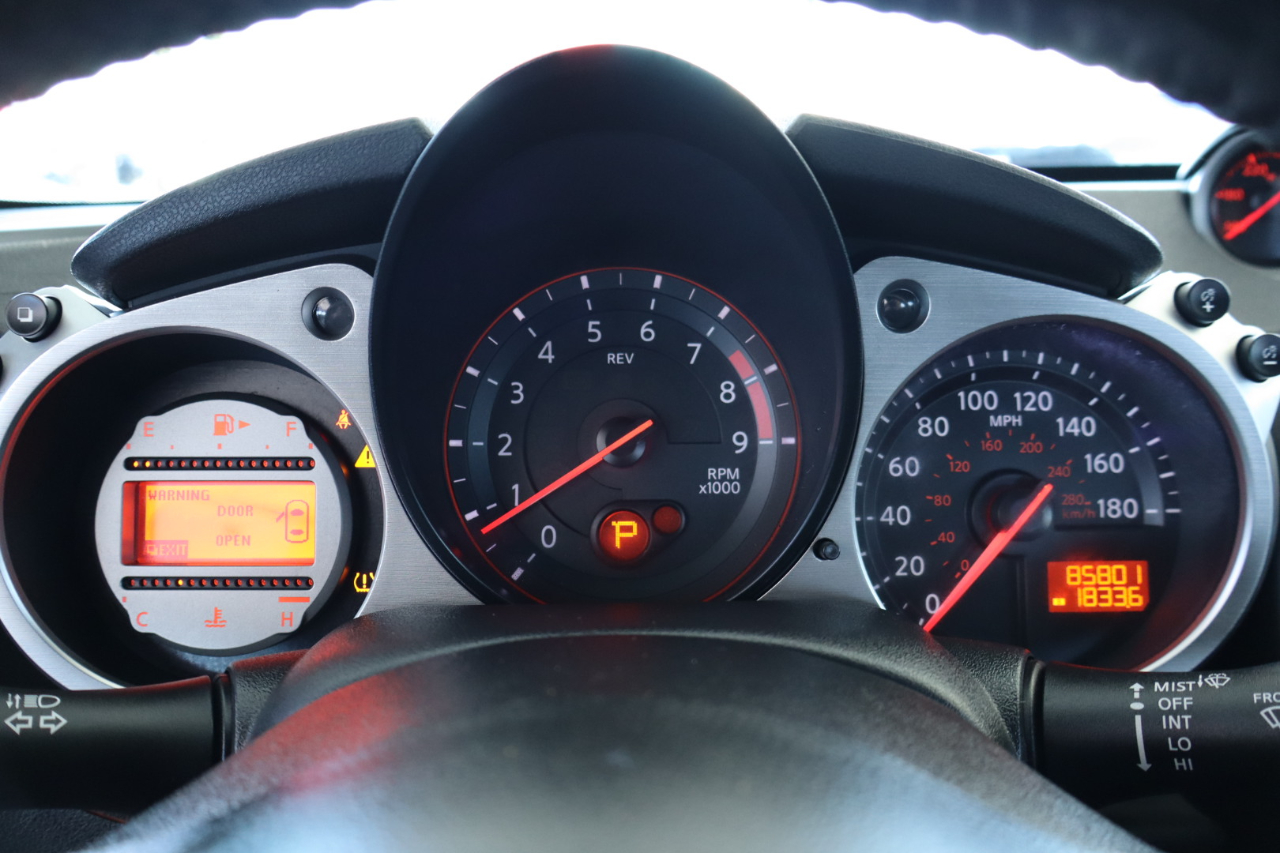 Nissan 370Z 2dr Cpe Auto Touring 2012