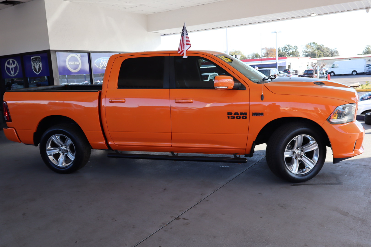 RAM 1500 2WD Crew Cab 140.5" Sport 2015