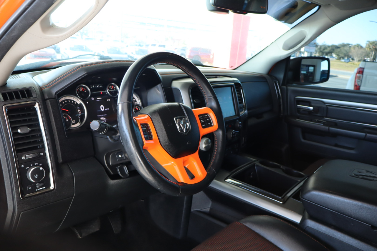 RAM 1500 2WD Crew Cab 140.5" Sport 2015