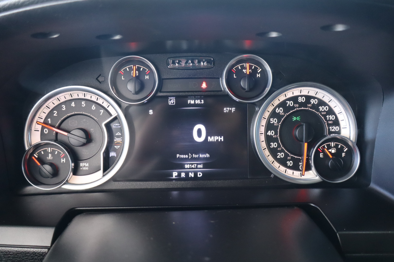 RAM 1500 2WD Crew Cab 140.5" Sport 2015