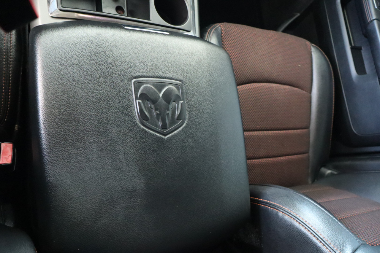 RAM 1500 2WD Crew Cab 140.5" Sport 2015