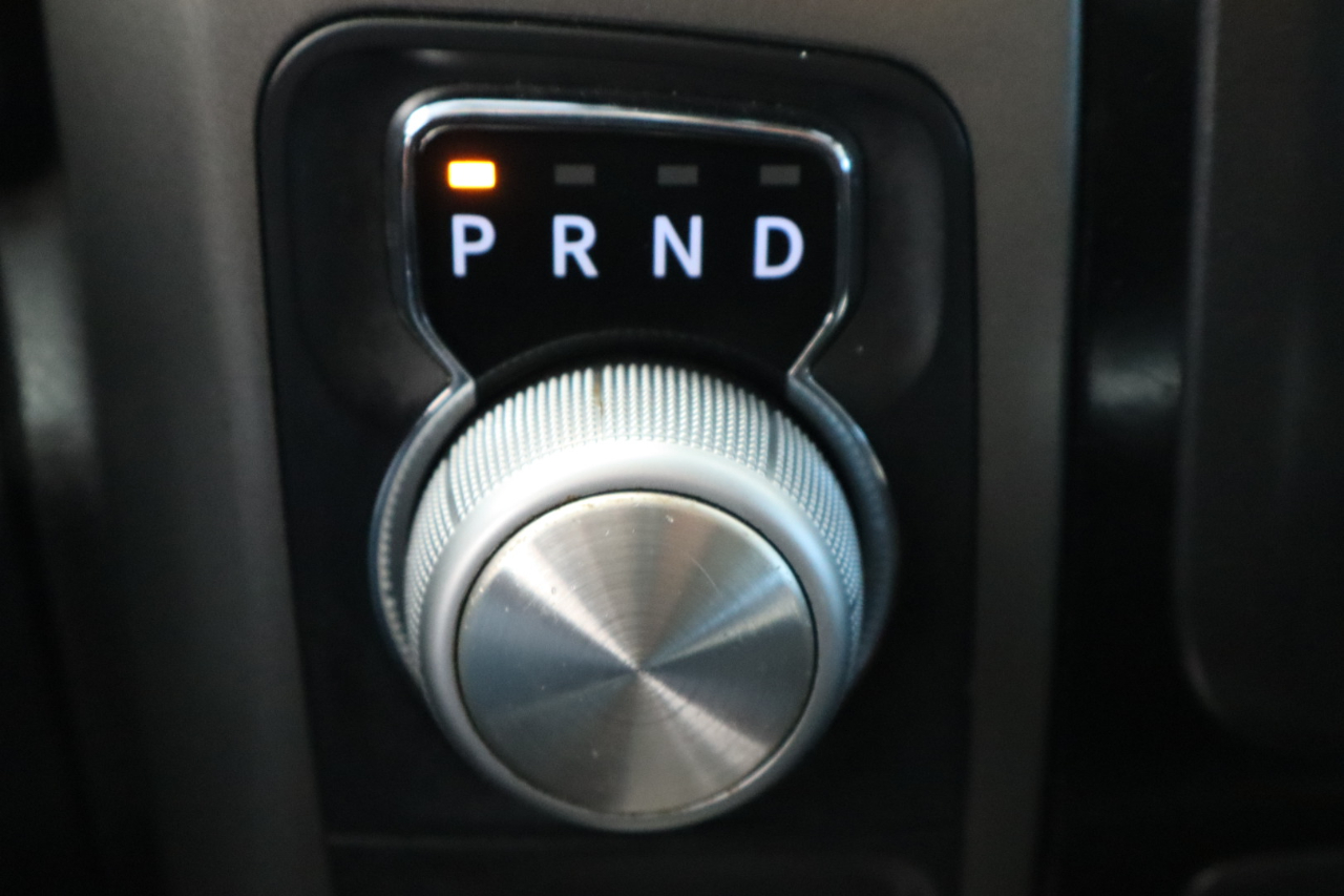 RAM 1500 2WD Crew Cab 140.5" Sport 2015