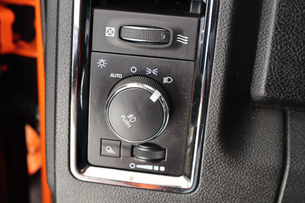 RAM 1500 2WD Crew Cab 140.5" Sport 2015