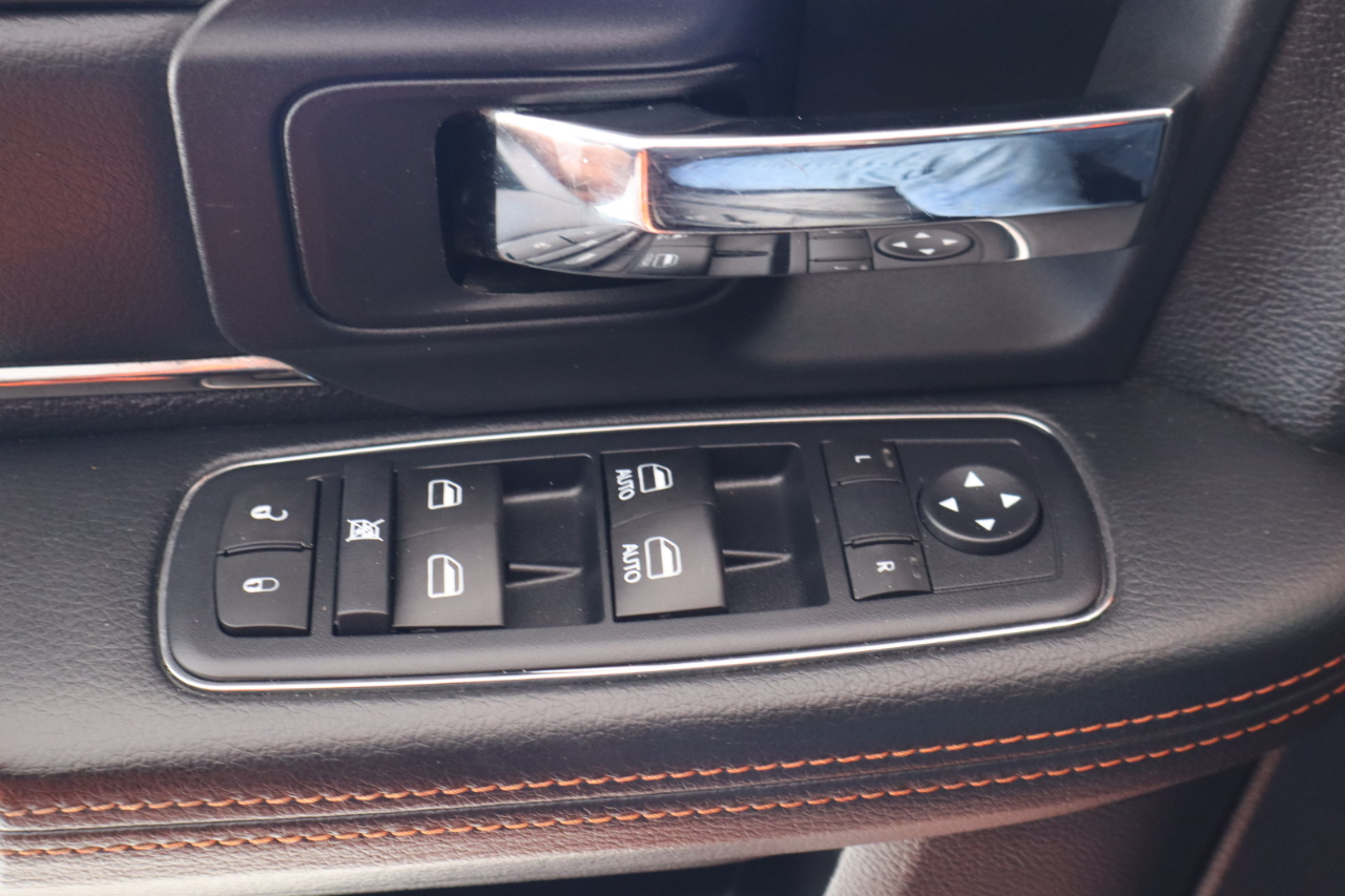 RAM 1500 2WD Crew Cab 140.5" Sport 2015