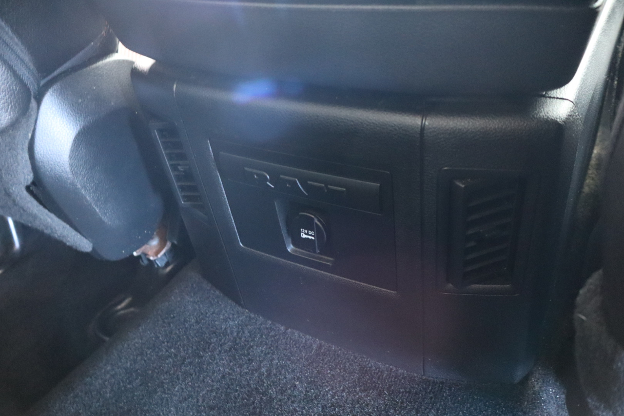 RAM 1500 2WD Crew Cab 140.5" Sport 2015