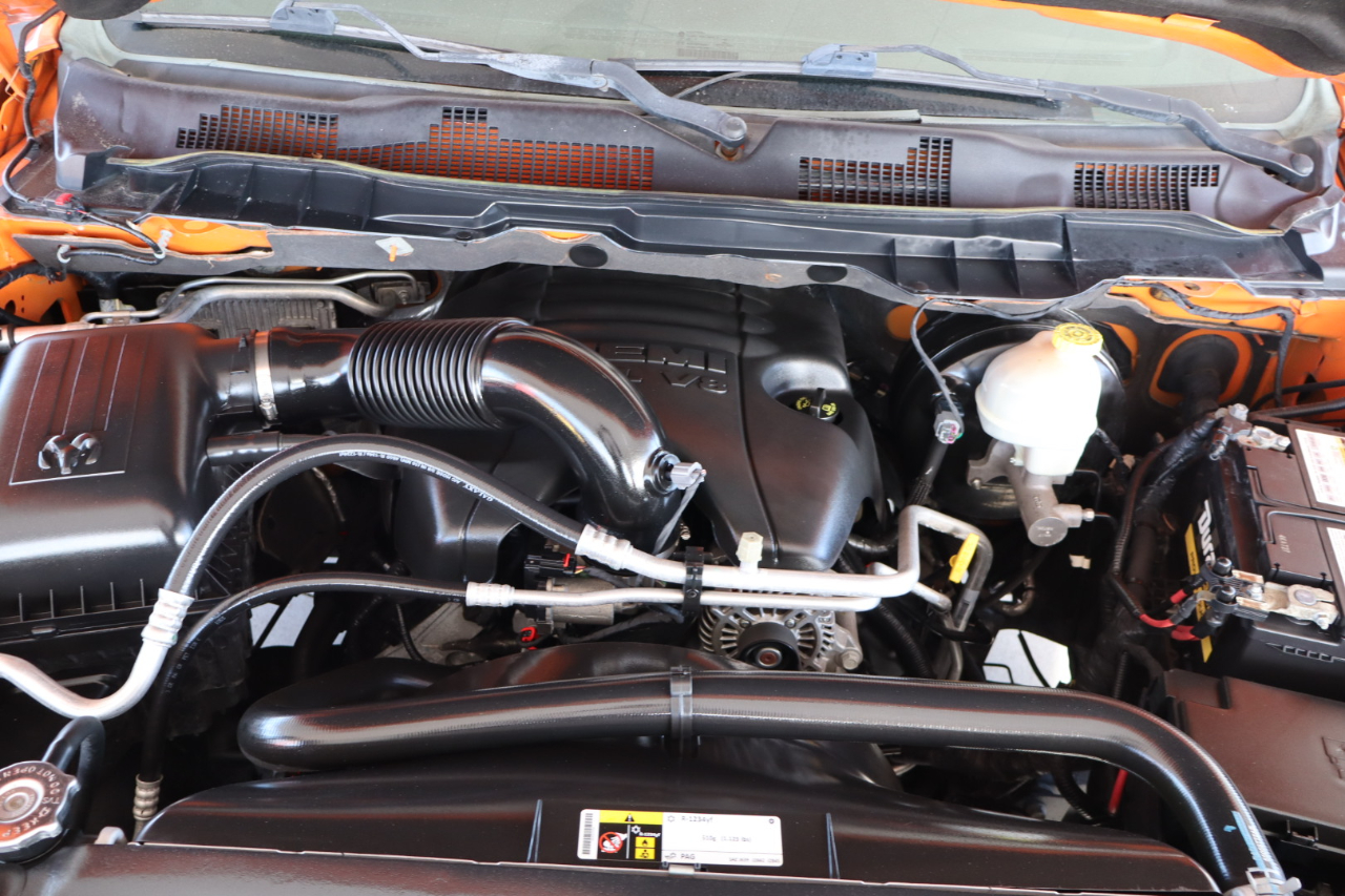 RAM 1500 2WD Crew Cab 140.5" Sport 2015