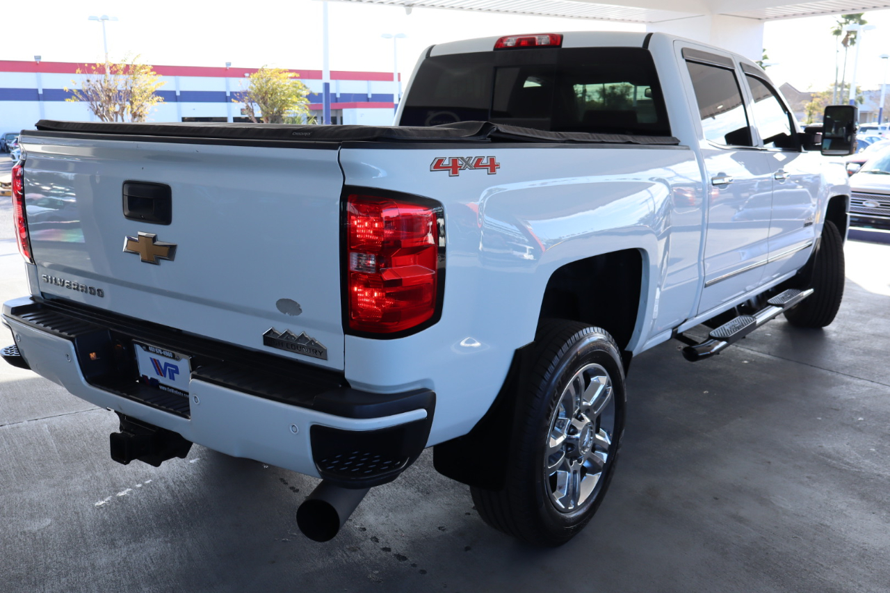 Chevrolet Silverado 2500HD 4WD Crew Cab 153.7" High Country 2017