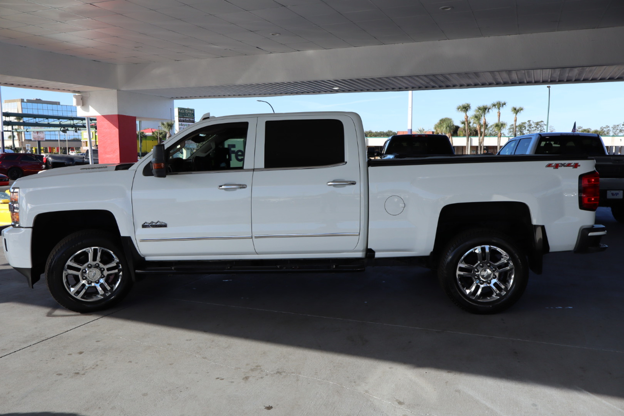 Chevrolet Silverado 2500HD 4WD Crew Cab 153.7" High Country 2017