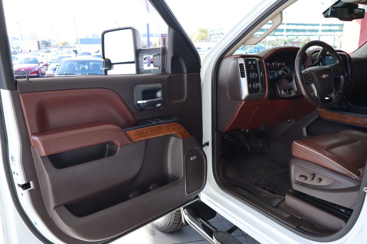 Chevrolet Silverado 2500HD 4WD Crew Cab 153.7" High Country 2017