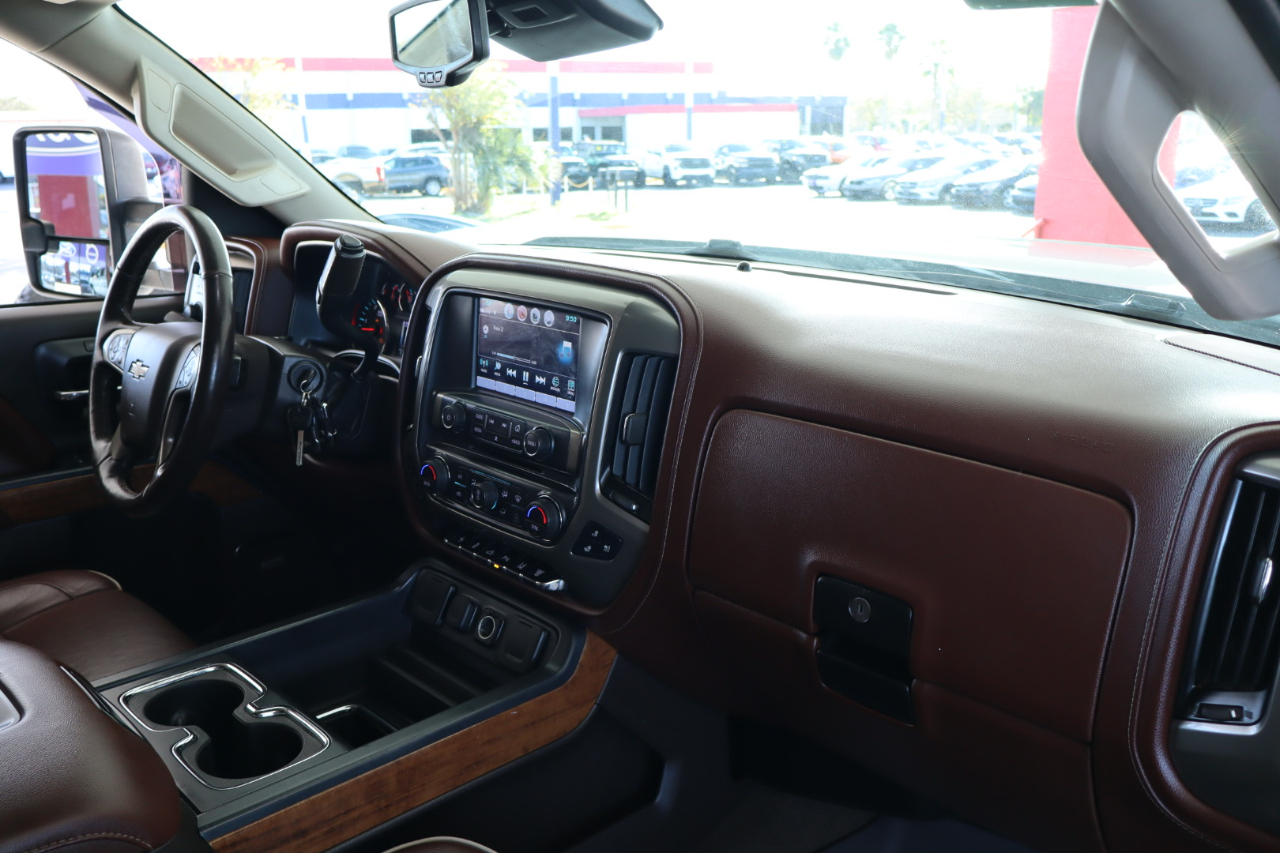 Chevrolet Silverado 2500HD 4WD Crew Cab 153.7" High Country 2017